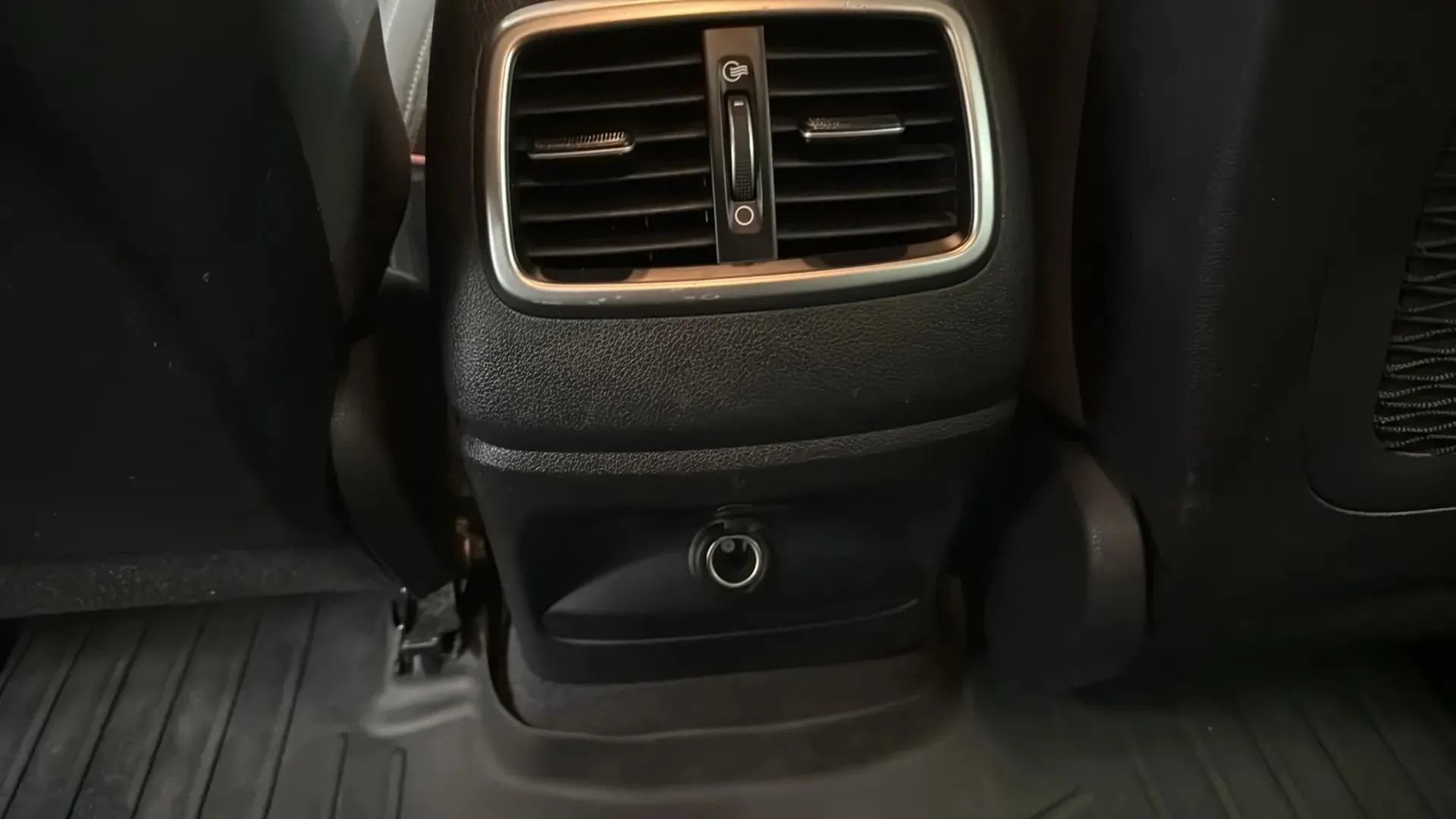 Used 2017 Kia Sorento L image 28