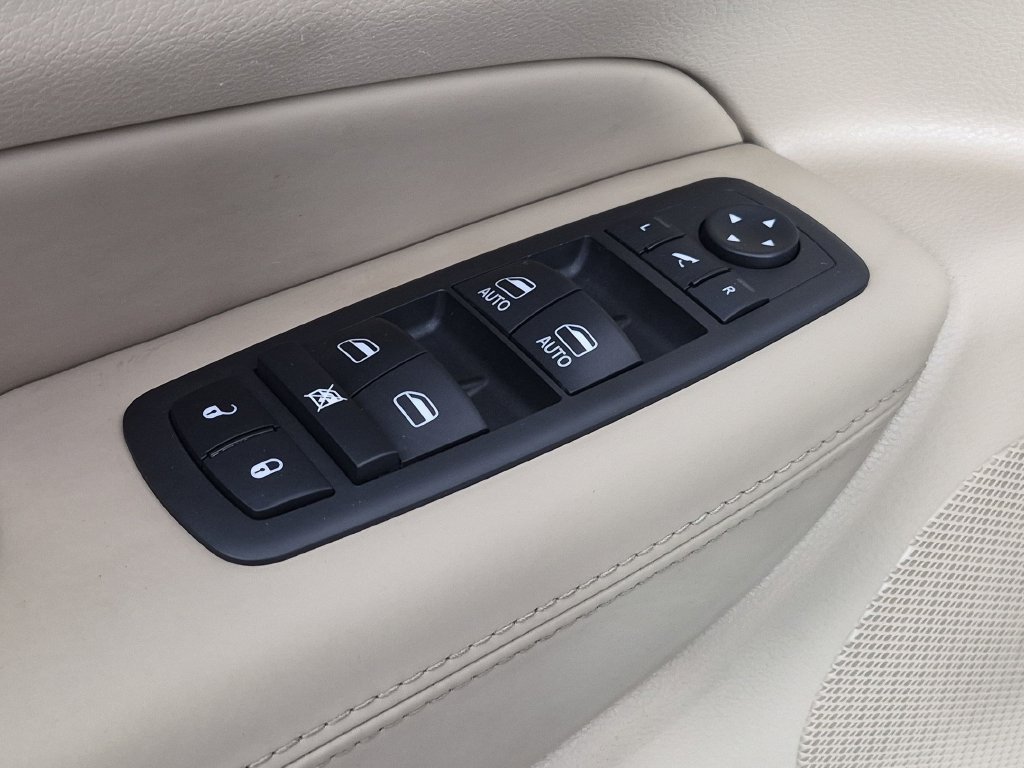 Used 2019 Jeep Grand Cherokee Overland RWD image 14