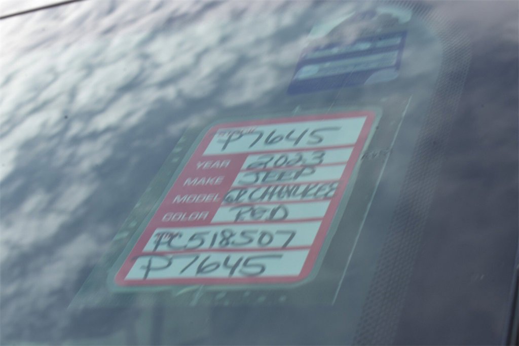 Used 2023 Jeep Grand Cherokee Limited w/ Black Appearance Package image 37