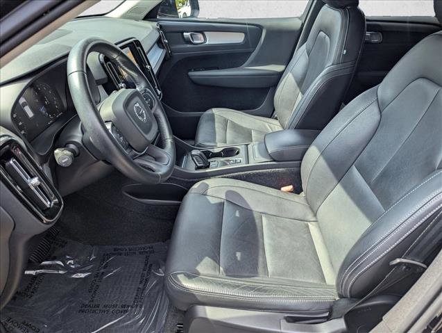 Used 2021 Volvo XC40 T4 Momentum w/ Premium Package FWD image 15