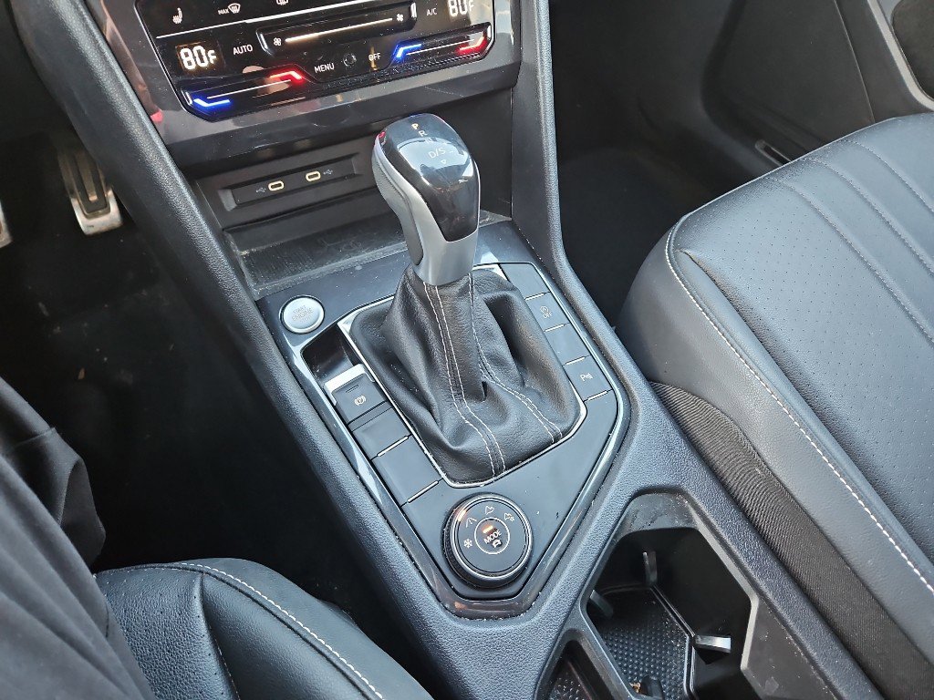 Used 2023 Volkswagen Tiguan SE R-Line image 13