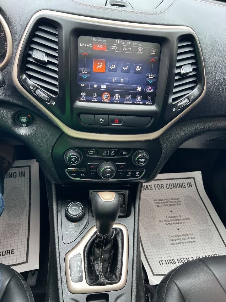 Used 2018 Jeep Cherokee Limited AWD/4WD image 38