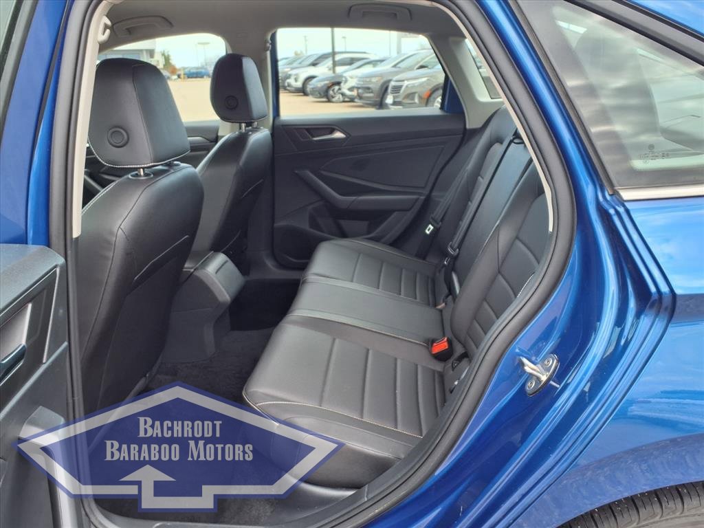 Used 2024 Volkswagen Jetta SE image 17