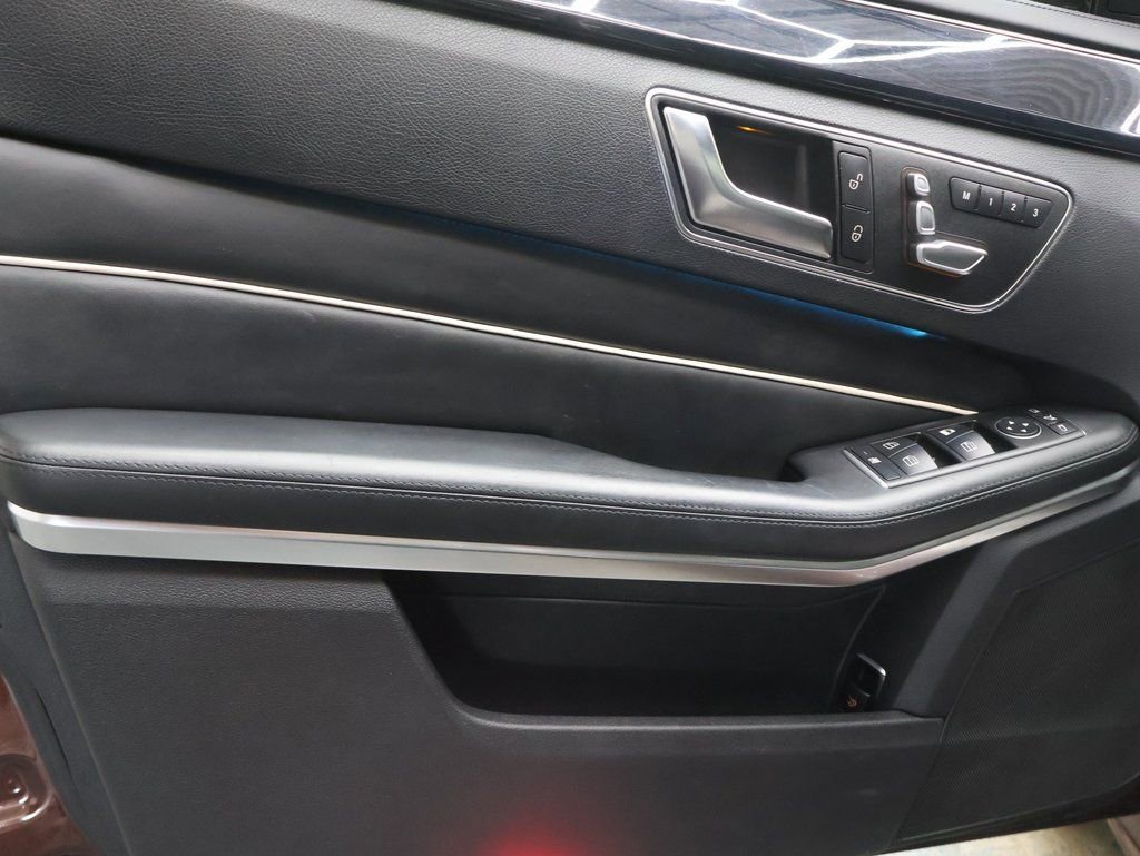 Used 2016 Mercedes-Benz E 400 4MATIC Sedan w/ Driver Assistance Package image 16