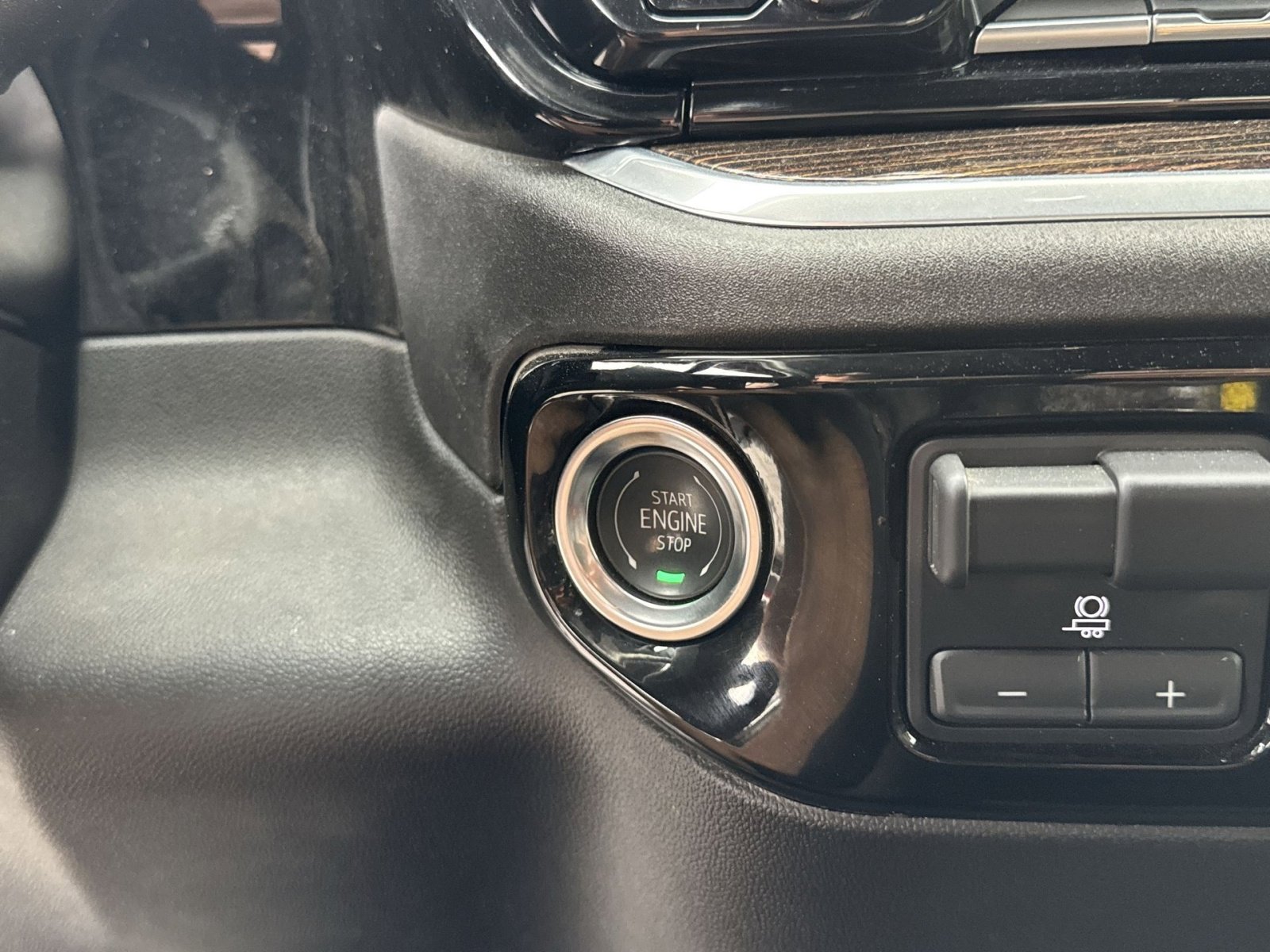 Used 2025 GMC Sierra 3500 SLE w/ SLE Value Package image 24