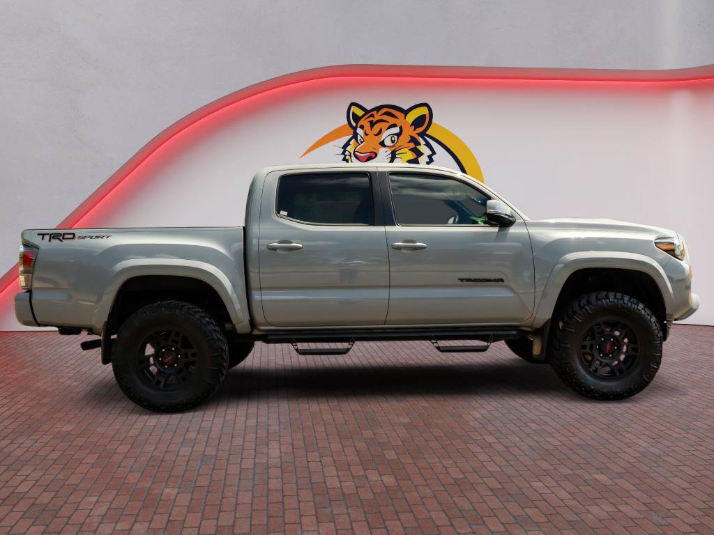 Used 2020 Toyota Tacoma TRD Sport w/ Technology Package RWD image 4