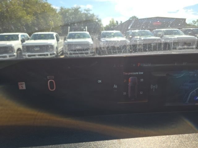 Used 2025 Ford Expedition Active RWD image 11