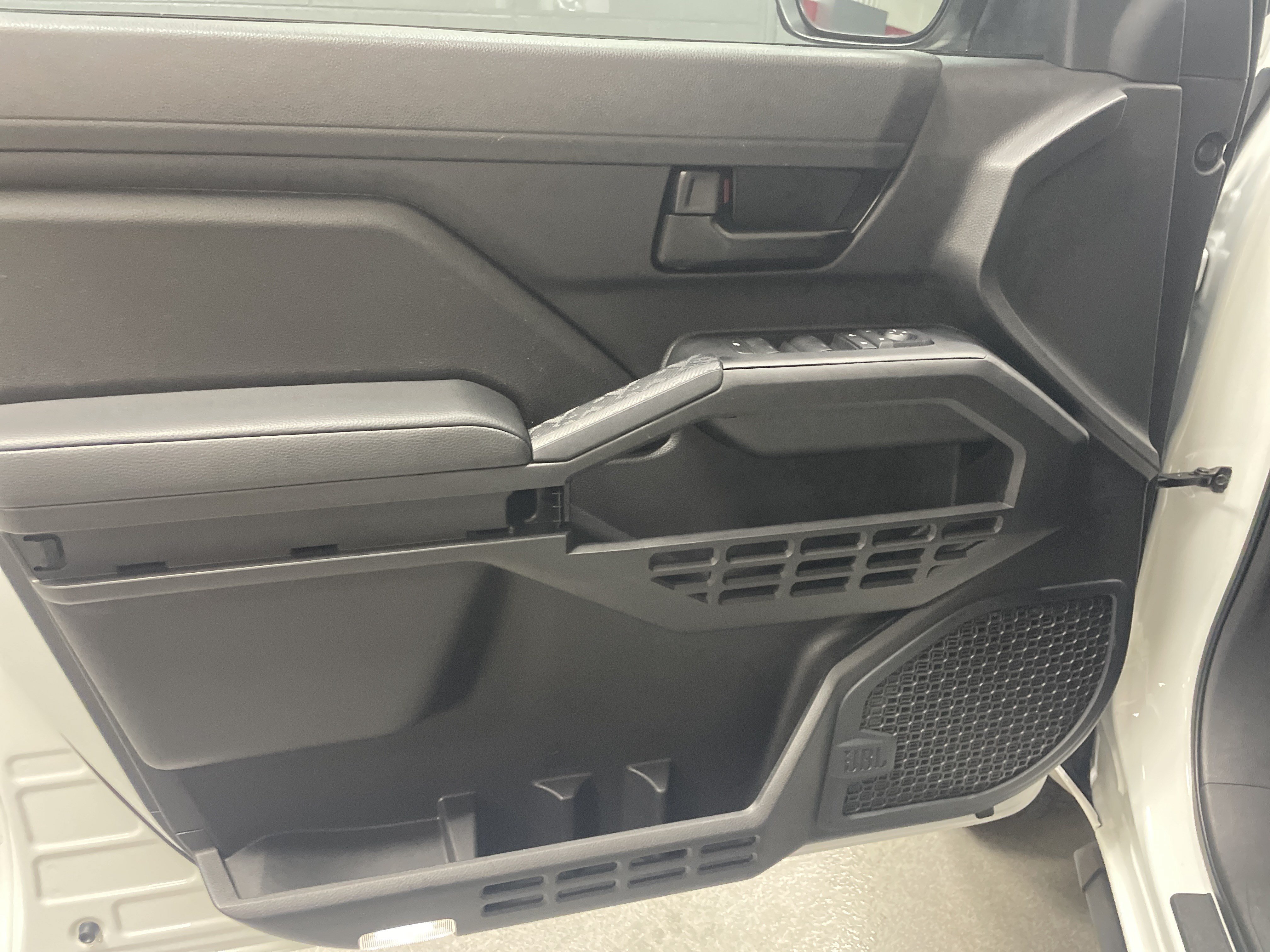 Certified 2024 Toyota Tacoma SR5 AWD/4WD image 14