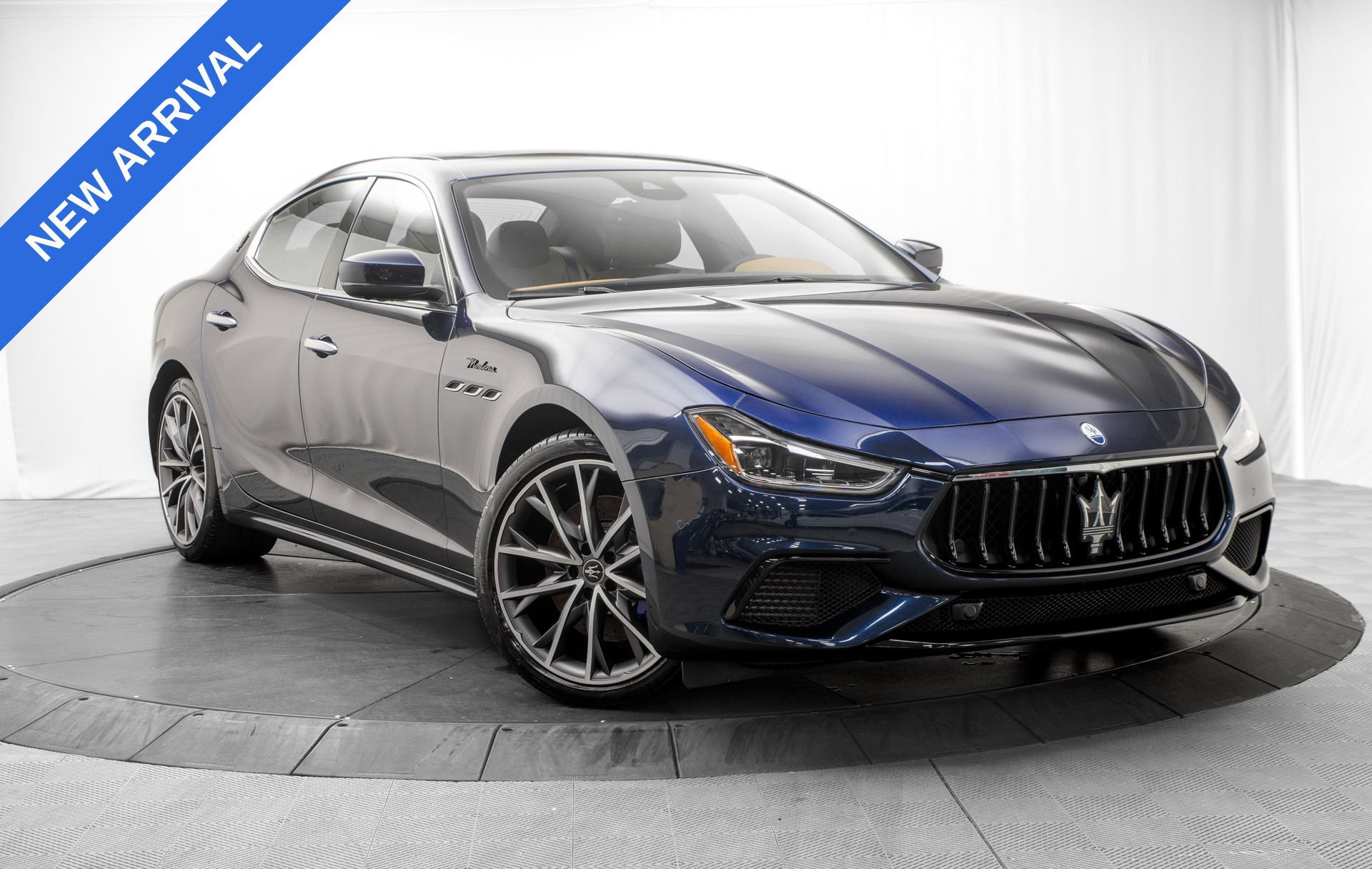 Used 2023 Maserati Ghibli Modena Q4 AWD/4WD image 1