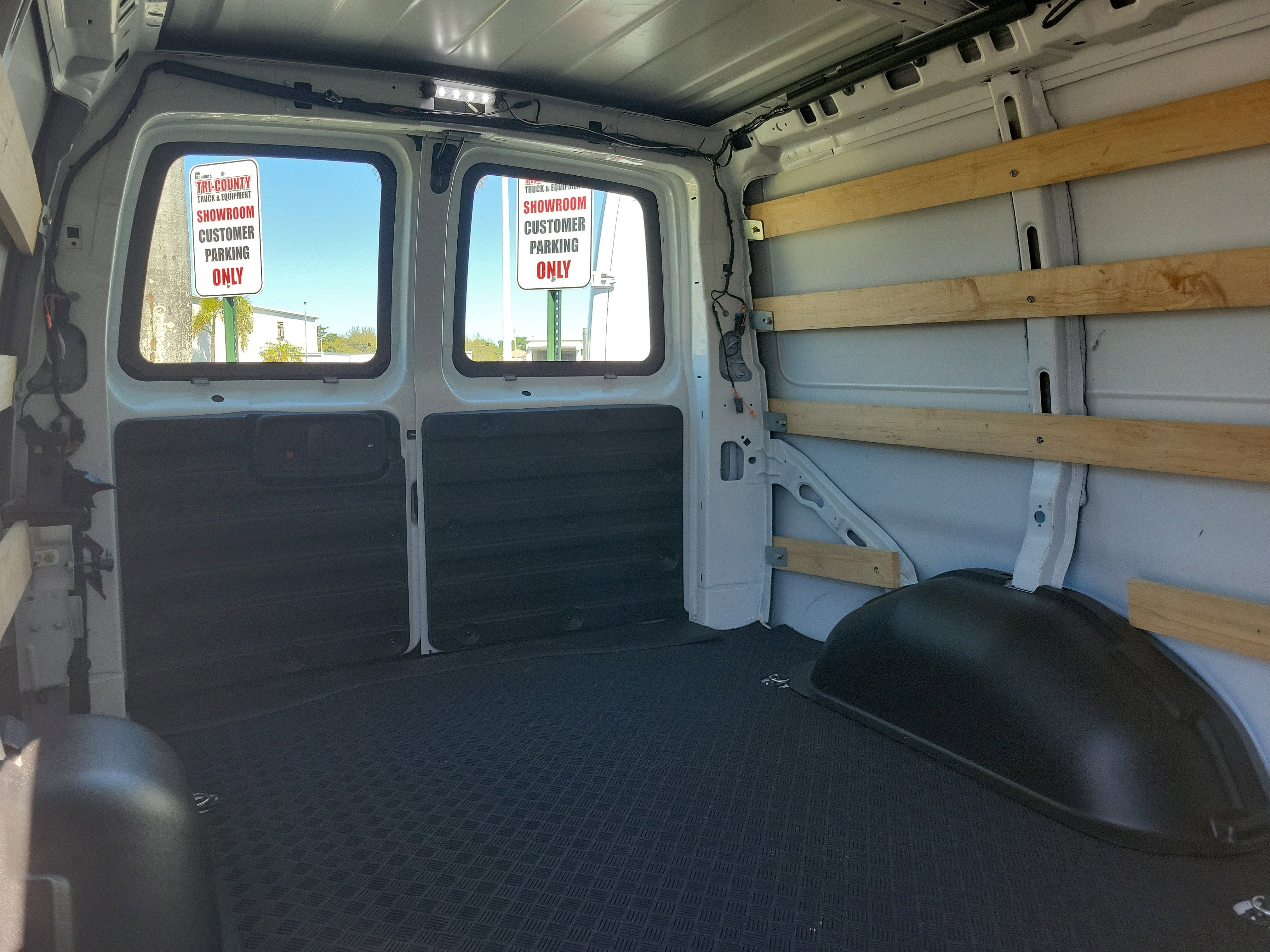 Used 2024 Chevrolet Express 2500 w/ Driver Convenience Package image 18