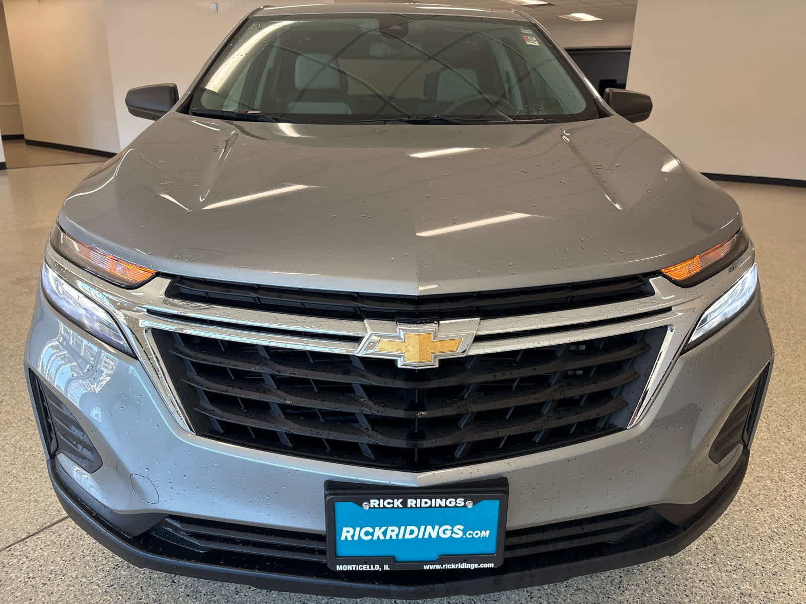 Used 2024 Chevrolet Equinox LS w/ LS Convenience Package AWD/4WD image 3