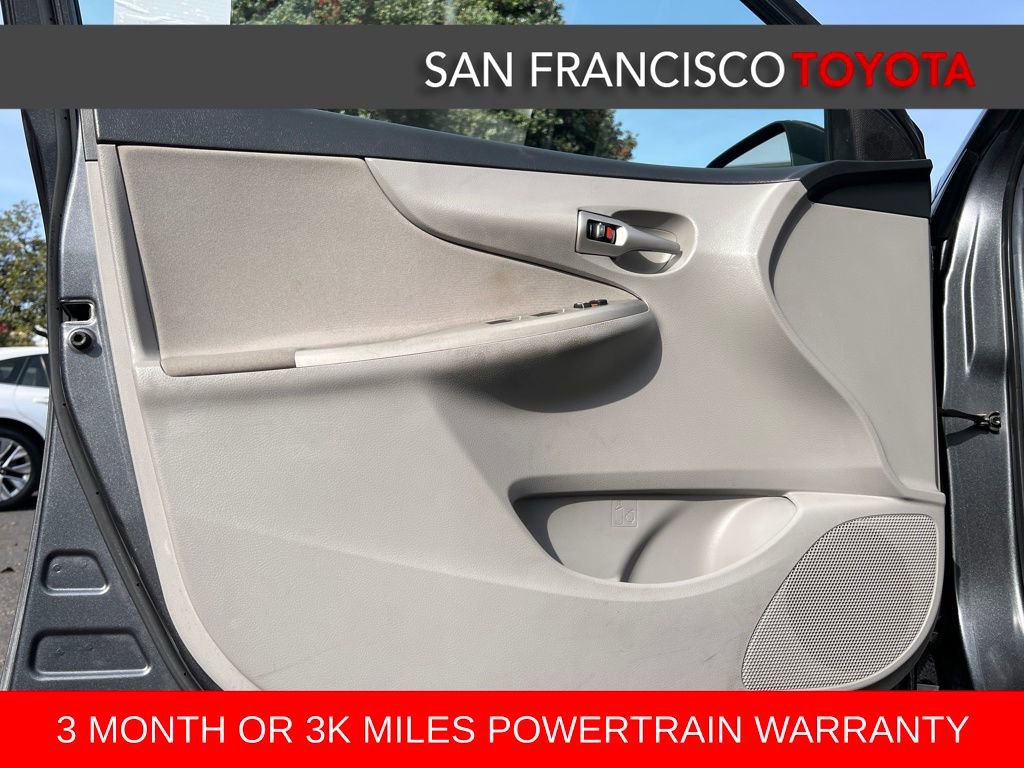 Used 2013 Toyota Corolla LE image 32