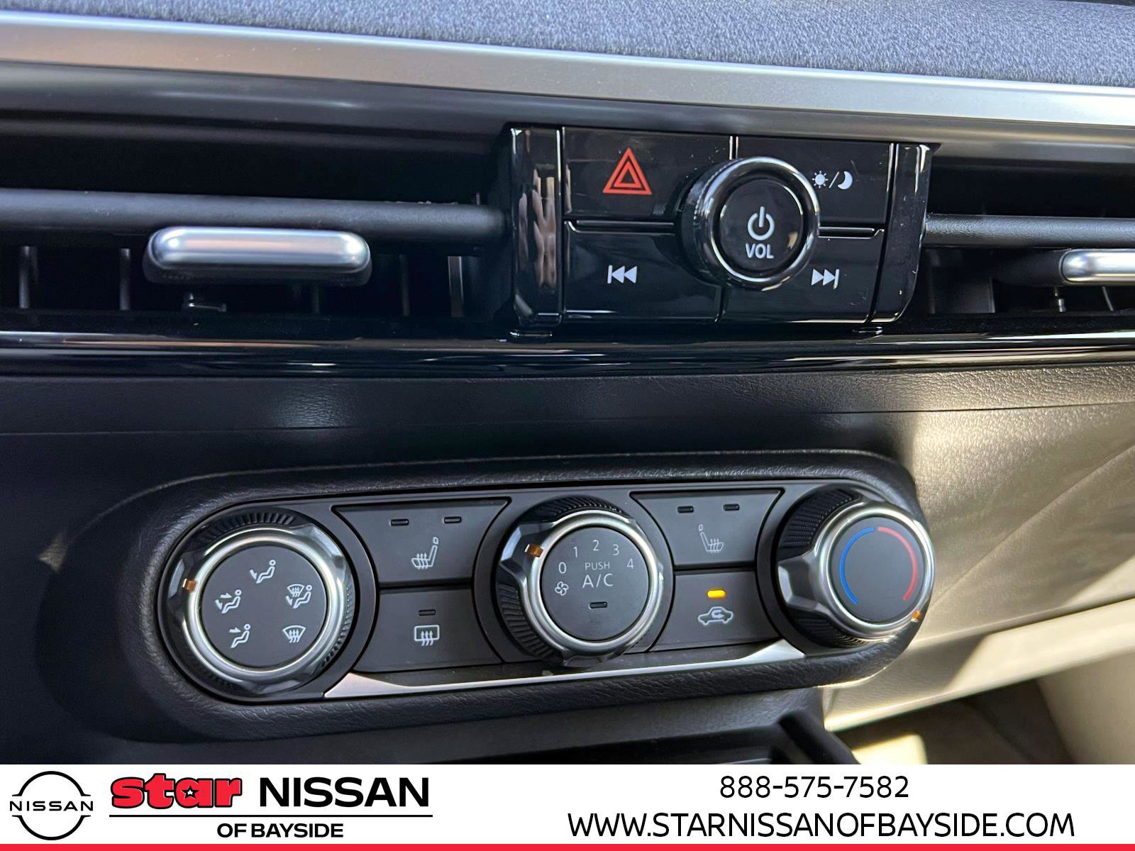 Used 2025 Nissan Kicks SV w/ SV Premium Package image 26