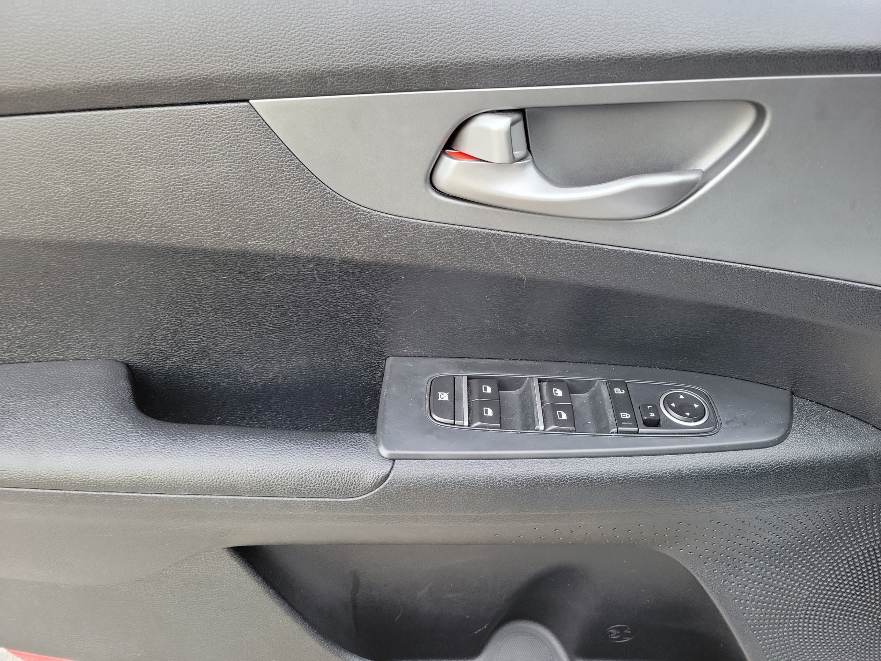 Used 2019 Kia Forte LXS FWD image 12