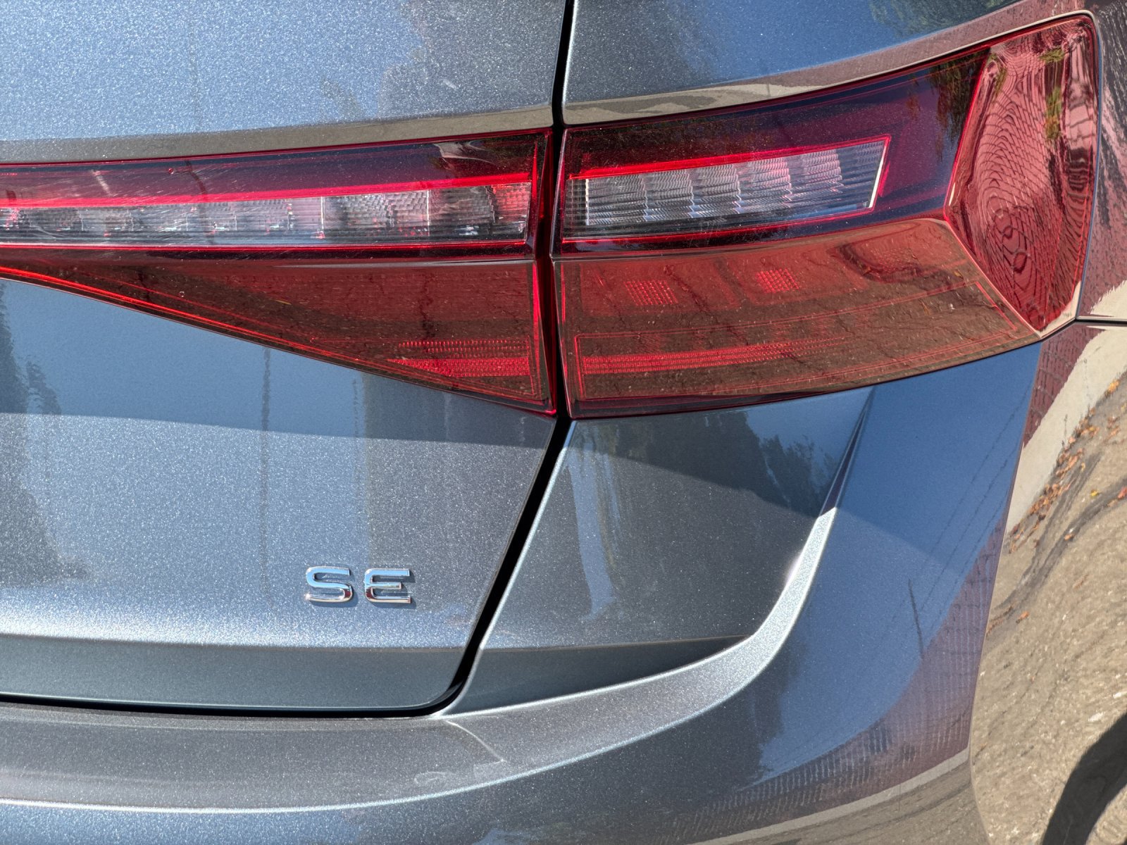Used 2025 Volkswagen Jetta SE FWD image 37
