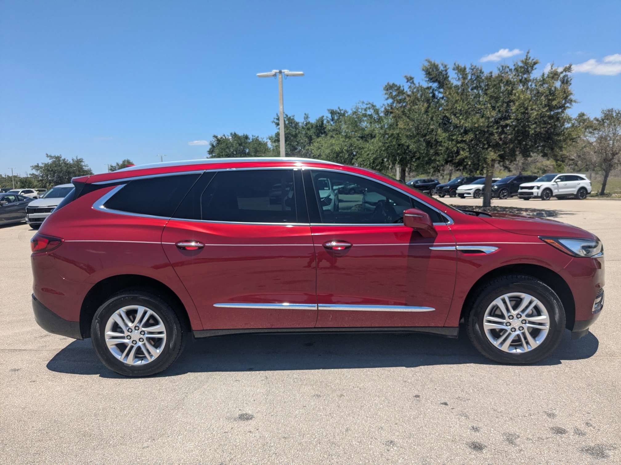 Used 2020 Buick Enclave Essence FWD image 4