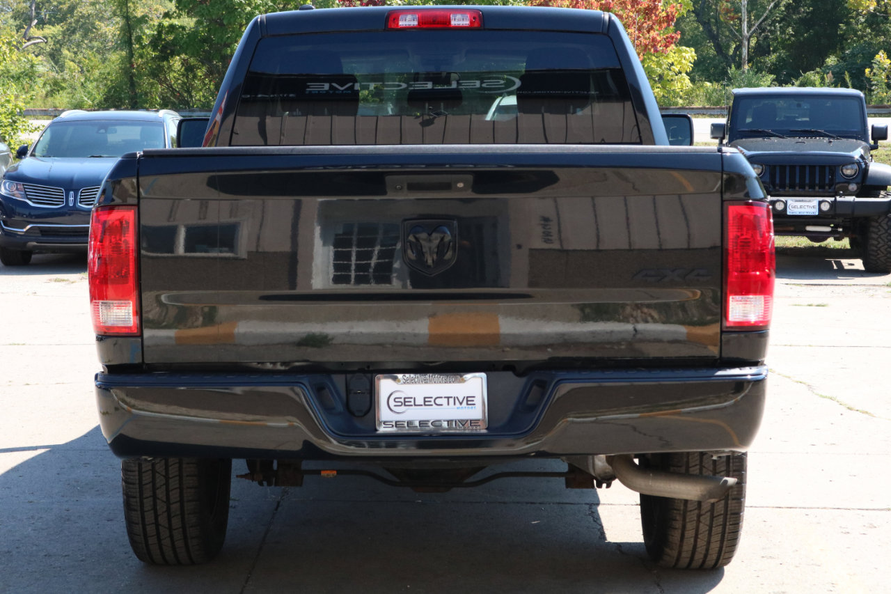 Used 2018 RAM 1500 Express w/ Black Ram 1500 Express Group image 9