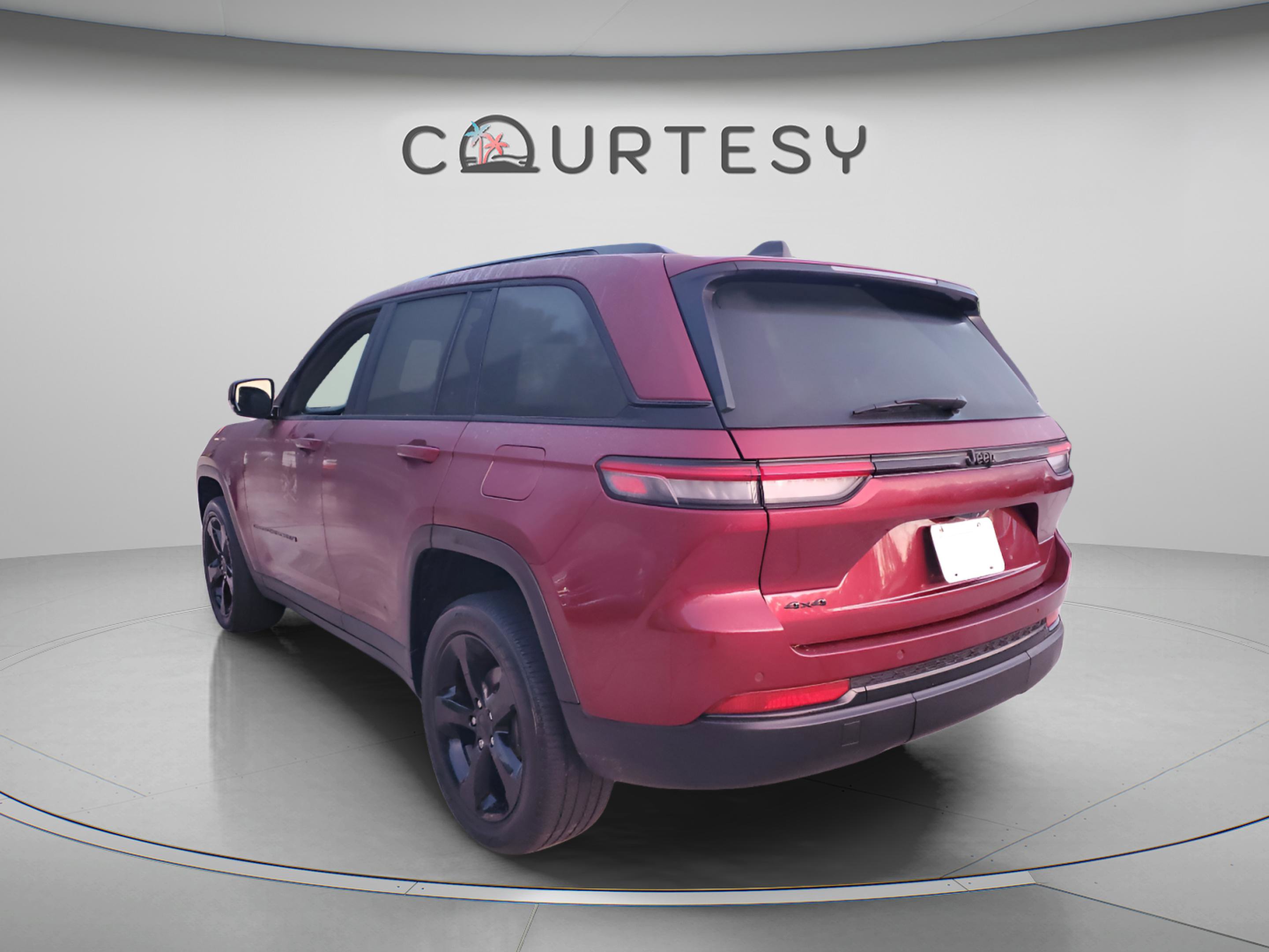 Certified 2023 Jeep Grand Cherokee Altitude image 2