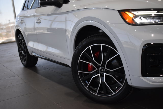 Used 2025 Audi SQ5 Premium Plus w/ Premium Plus Package image 4