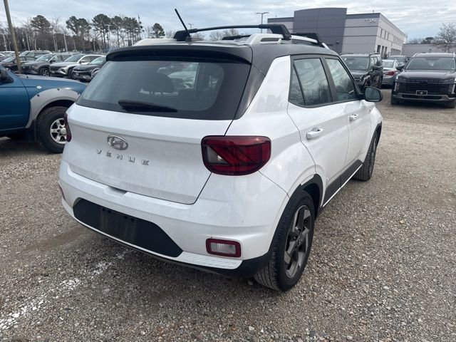 Used 2023 Hyundai Venue Limited image 9