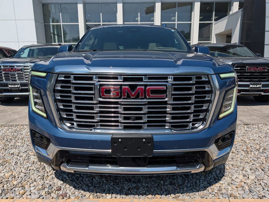 New 2026 GMC Yukon Denali w/ Denali Reserve Package AWD/4WD image 3