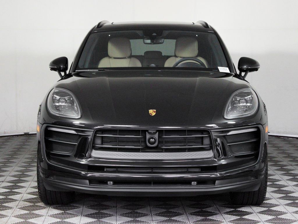 Certified 2025 Porsche Macan AWD/4WD image 10