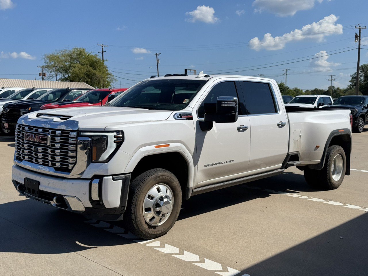 Used 2024 GMC Sierra 3500 Denali w/ Denali Reserve Package AWD/4WD image 3
