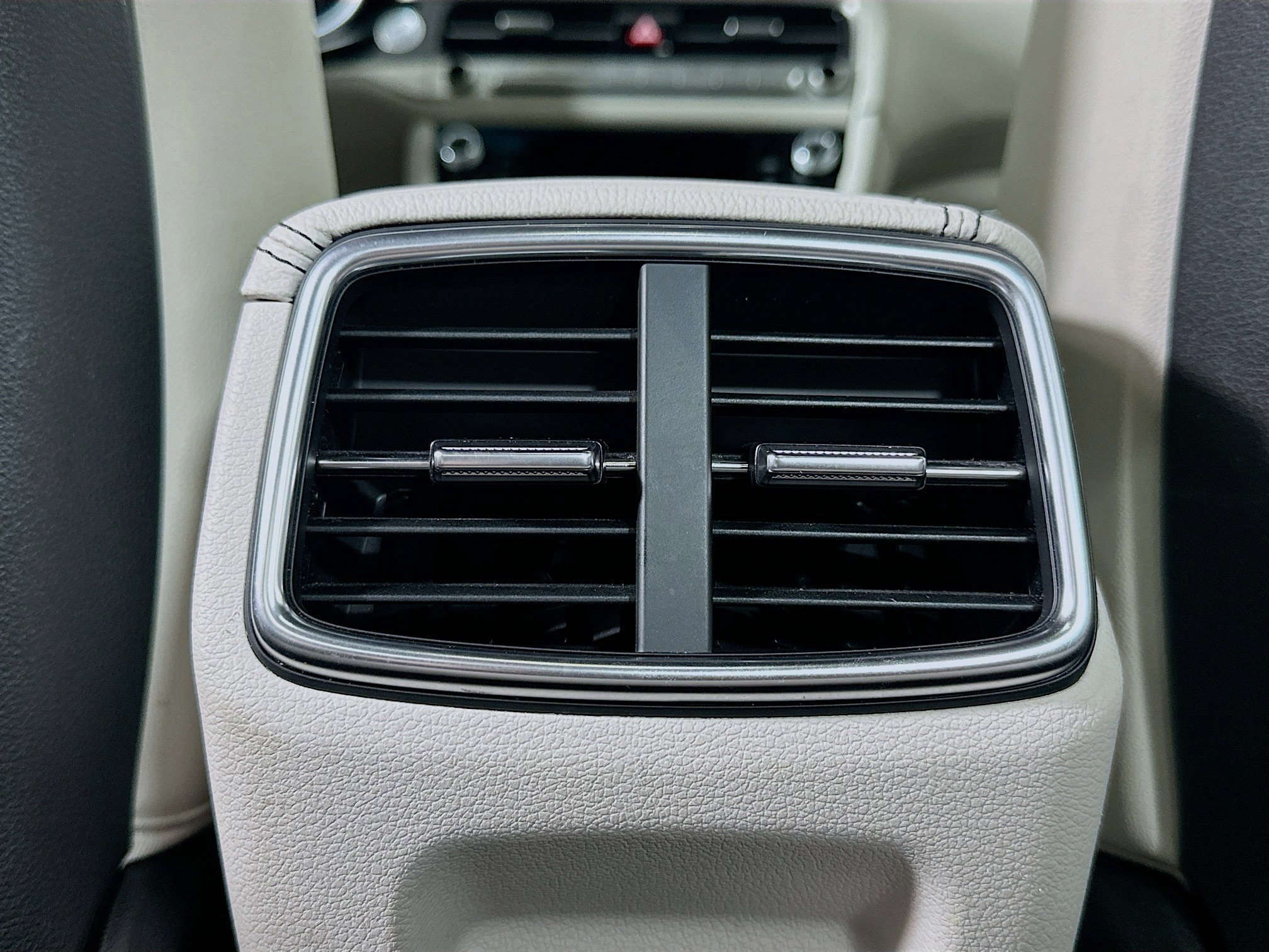 Used 2025 Genesis G70 2.5T image 27