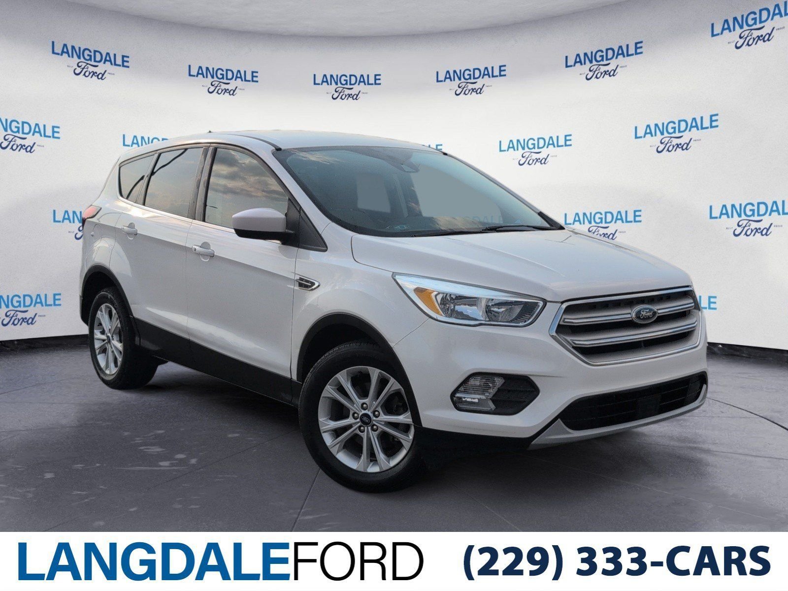 Used 2019 Ford Escape SE FWD image 1