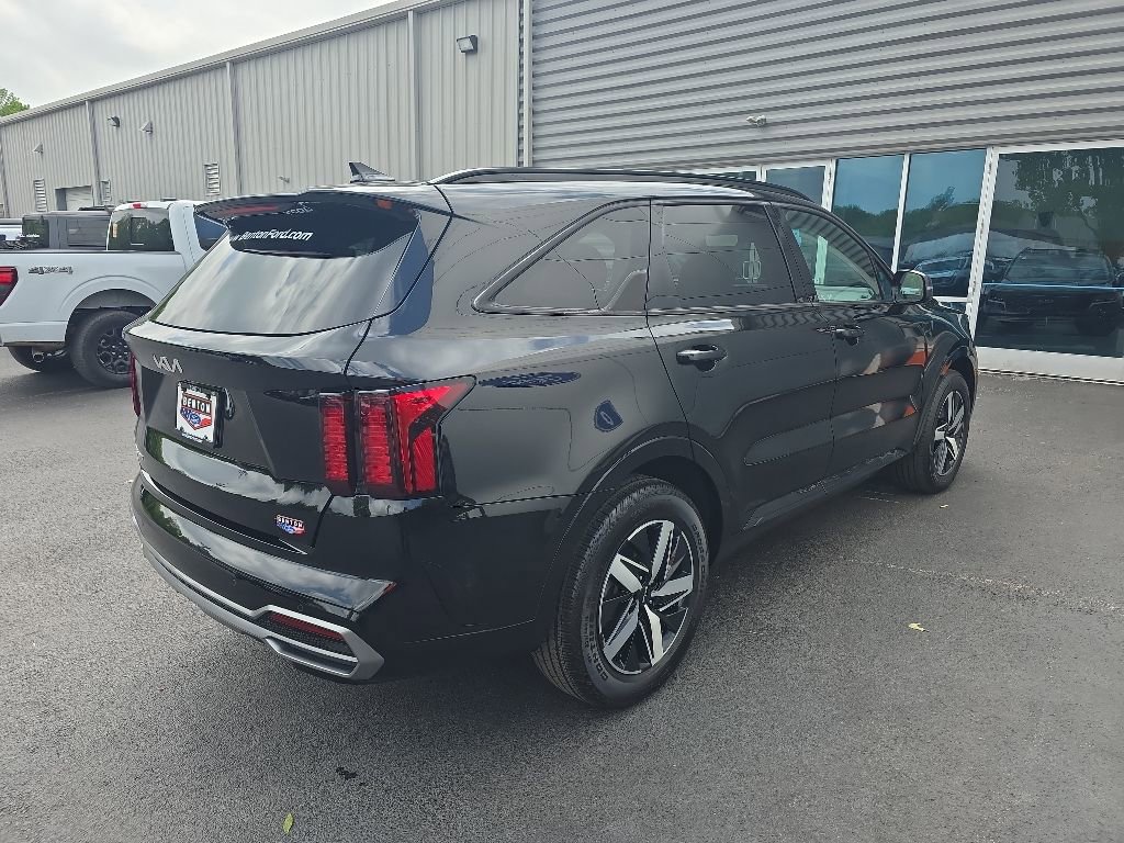 Used 2023 Kia Sorento S w/ Panoramic Sunroof Package FWD image 8