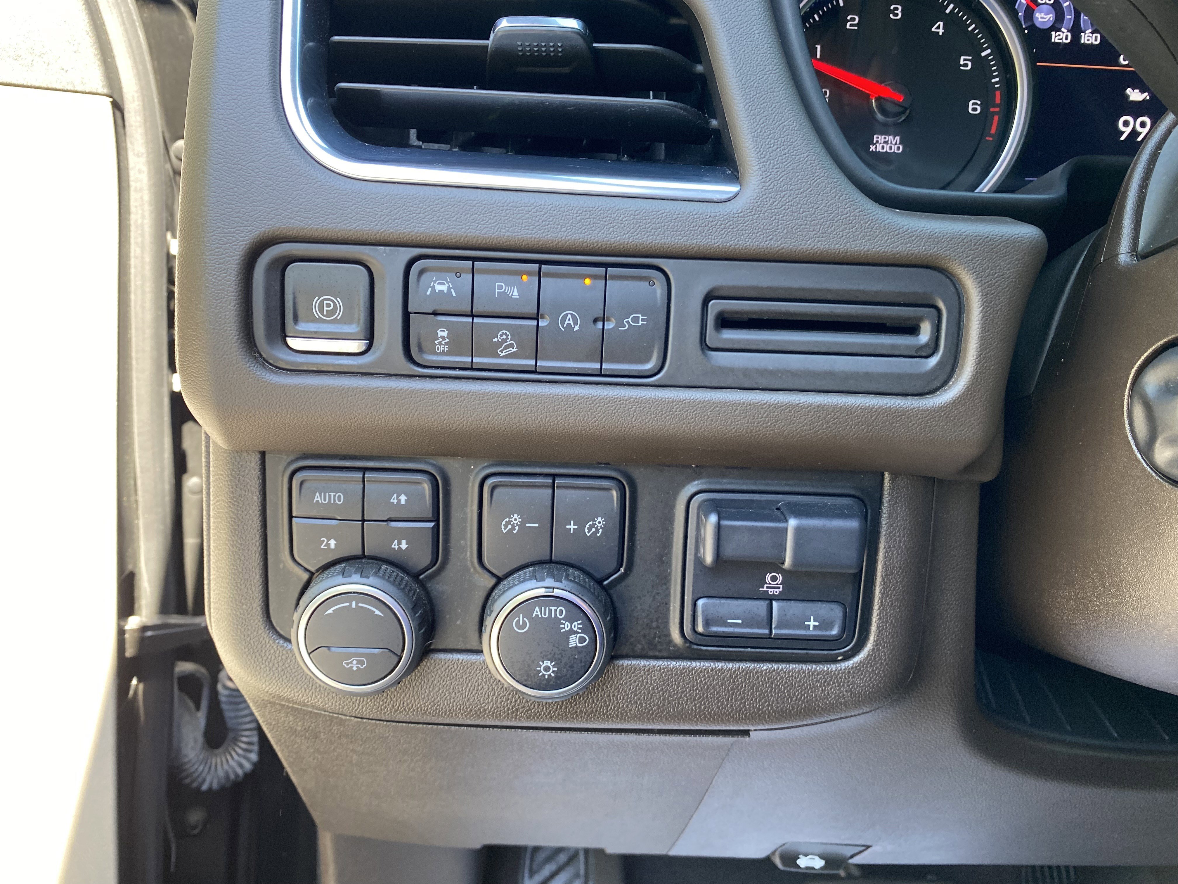 Used 2021 Chevrolet Suburban Z71 w/ Z71 Off-Road Package AWD/4WD image 18