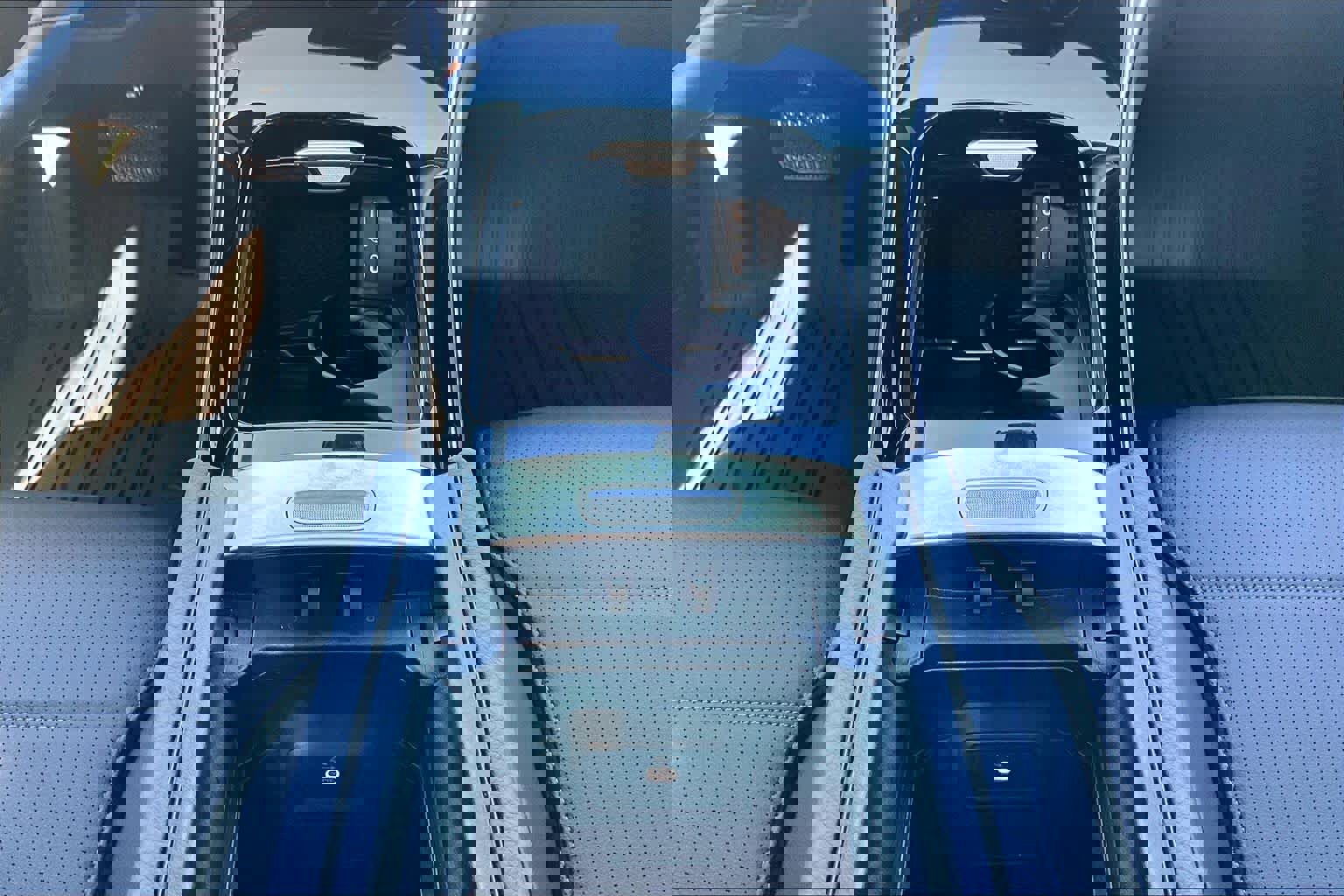 Used 2025 Mercedes-Benz GLC 300 4MATIC image 35