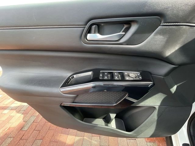 Used 2022 Nissan Pathfinder SV image 10