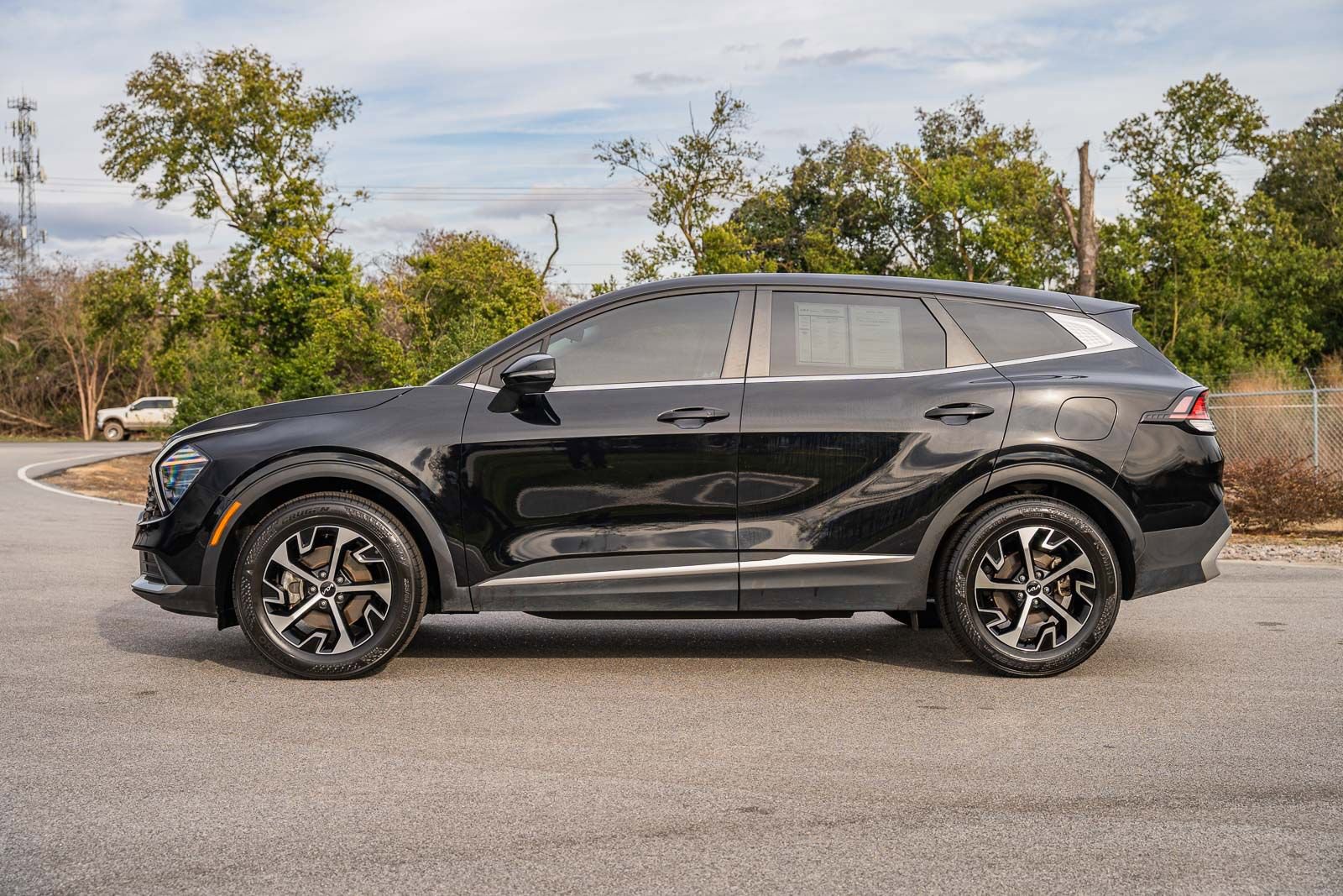 Used 2024 Kia Sportage EX image 4