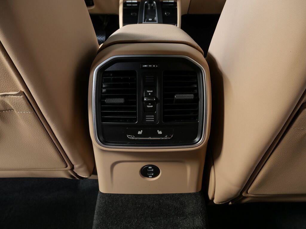 Certified 2026 Porsche Macan Turbo AWD/4WD image 19