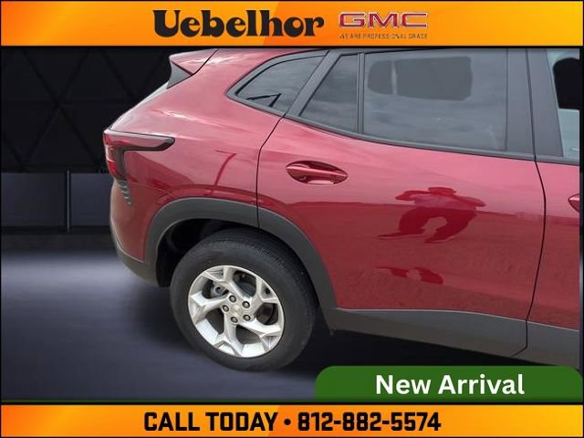 Used 2025 Chevrolet Trax LS w/ LS Convenience Package FWD image 6