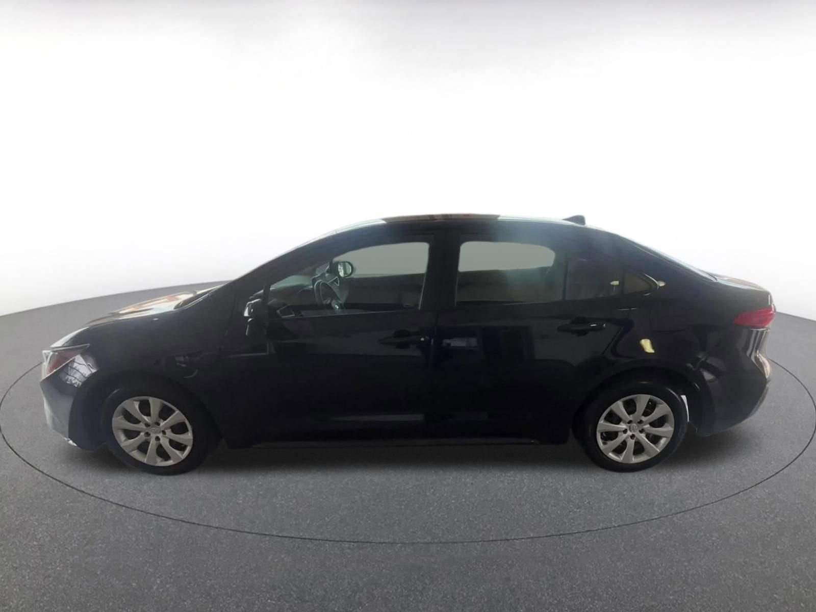 Used 2025 Toyota Corolla LE FWD image 8
