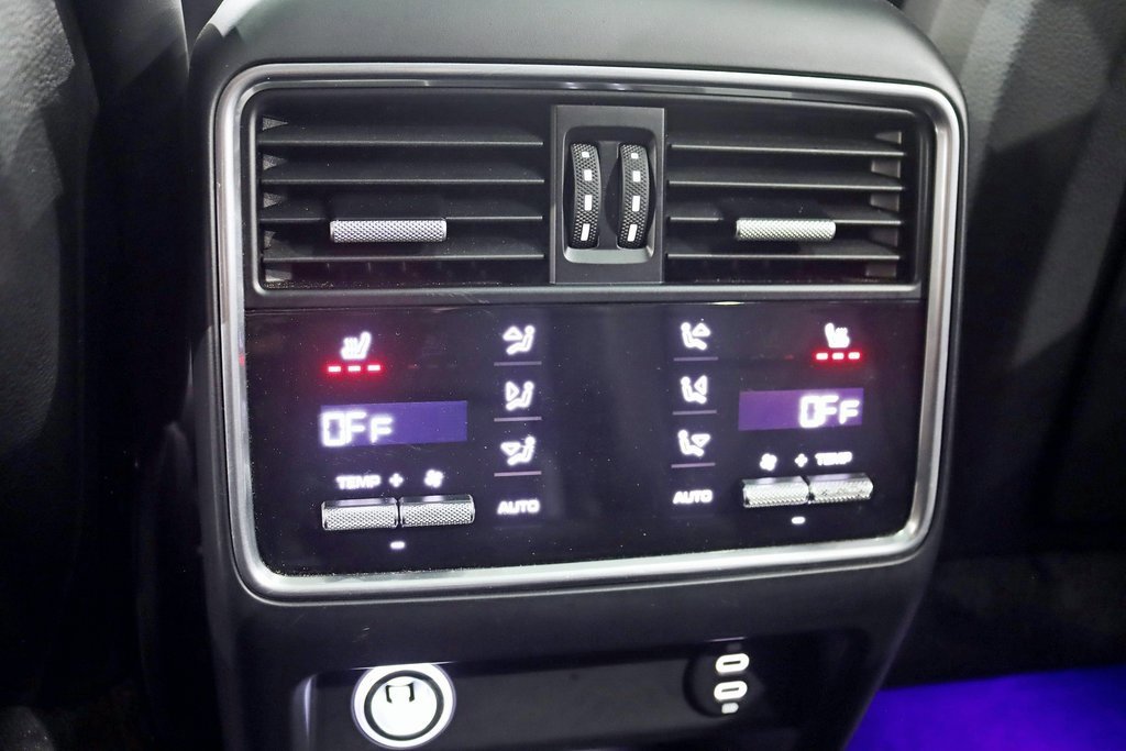 Used 2022 Porsche Cayenne Platinum Edition image 27