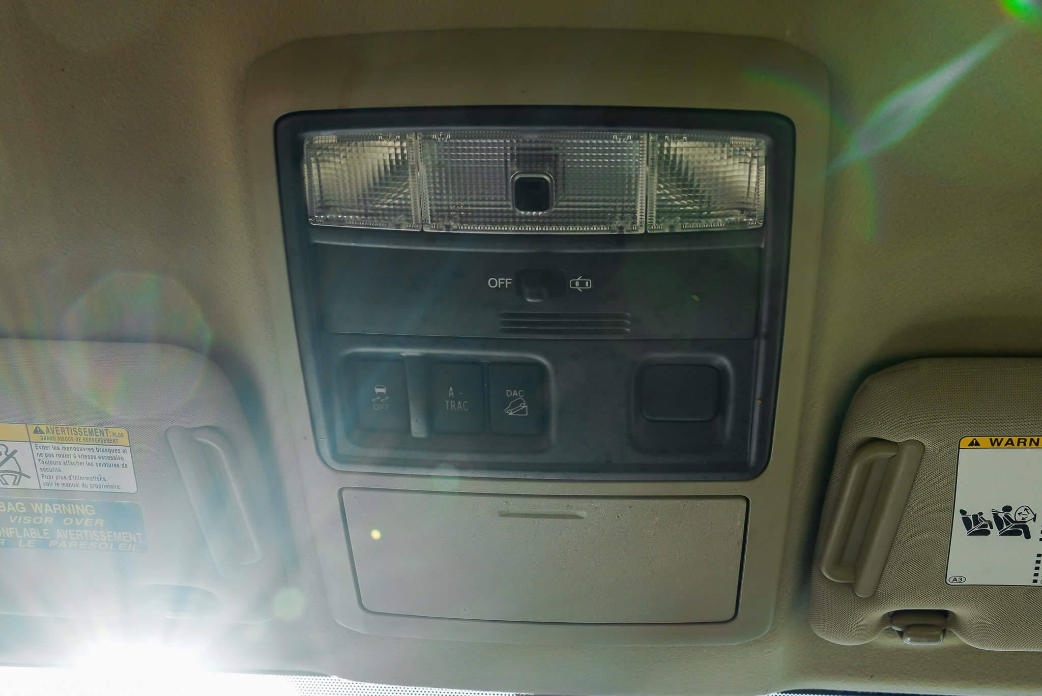 Used 2018 Toyota 4Runner SR5 AWD/4WD image 28