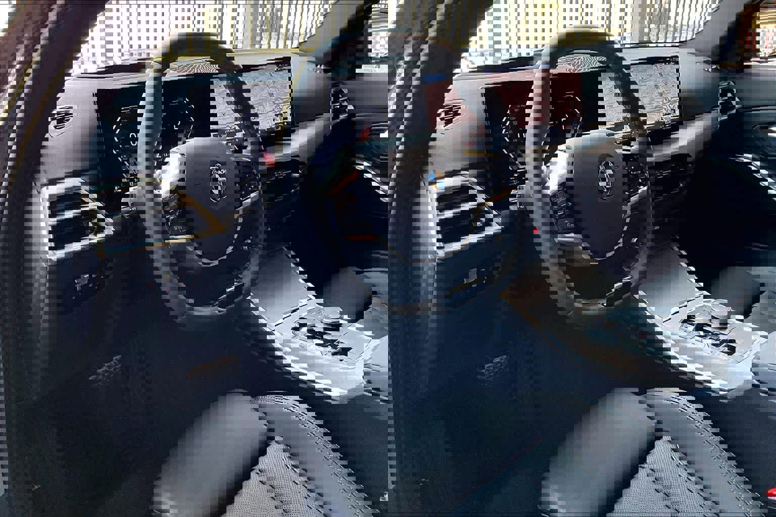 Used 2025 BMW 330i Sedan image 17