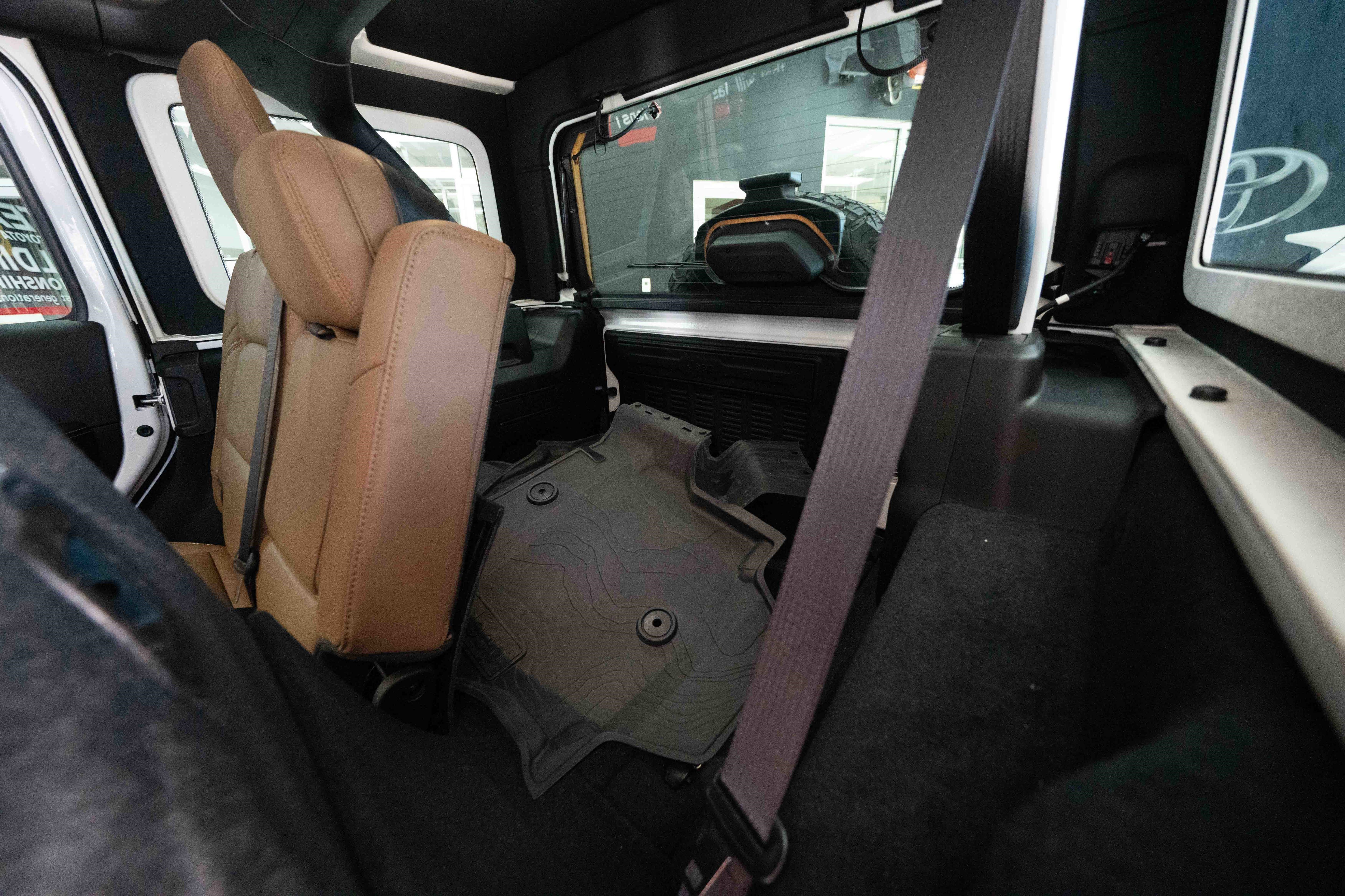 Used 2022 Jeep Wrangler Unlimited Rubicon w/ Xtreme Recon 35" Tire Package image 24