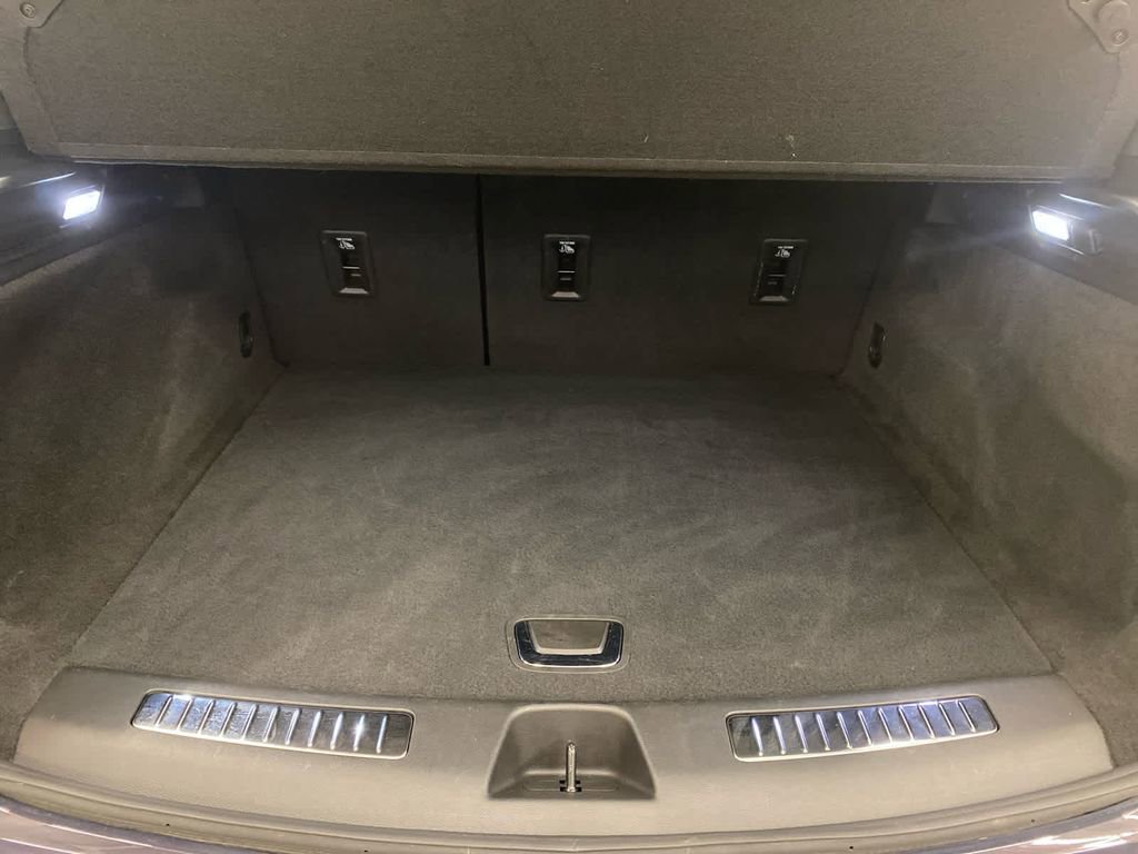 Used 2025 Cadillac XT4 Premium Luxury image 8