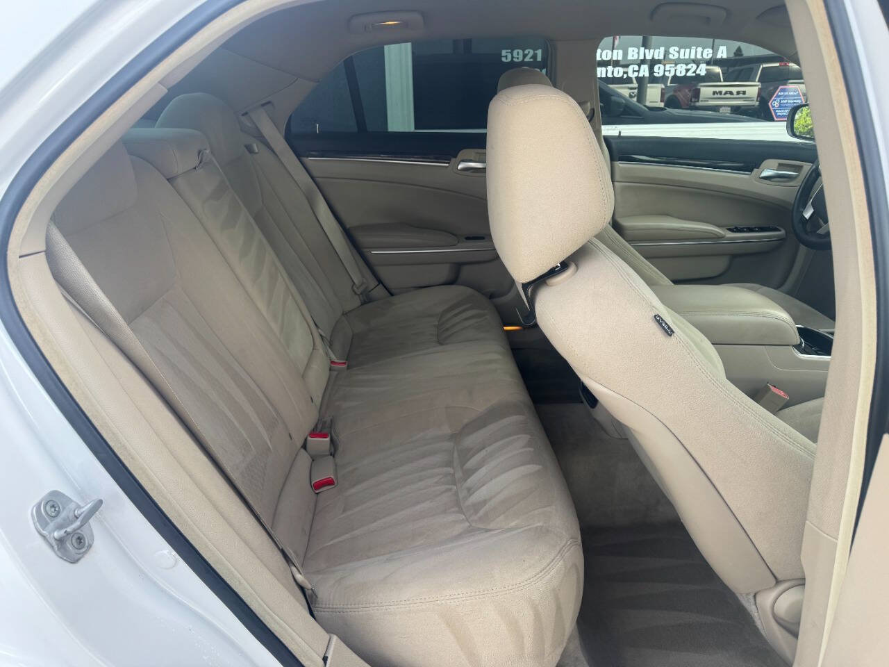 Used 2011 Chrysler 300 RWD image 13