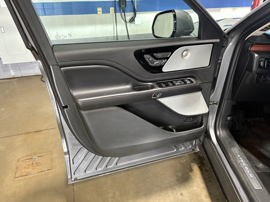 Used 2021 Lincoln Aviator Reserve image 17
