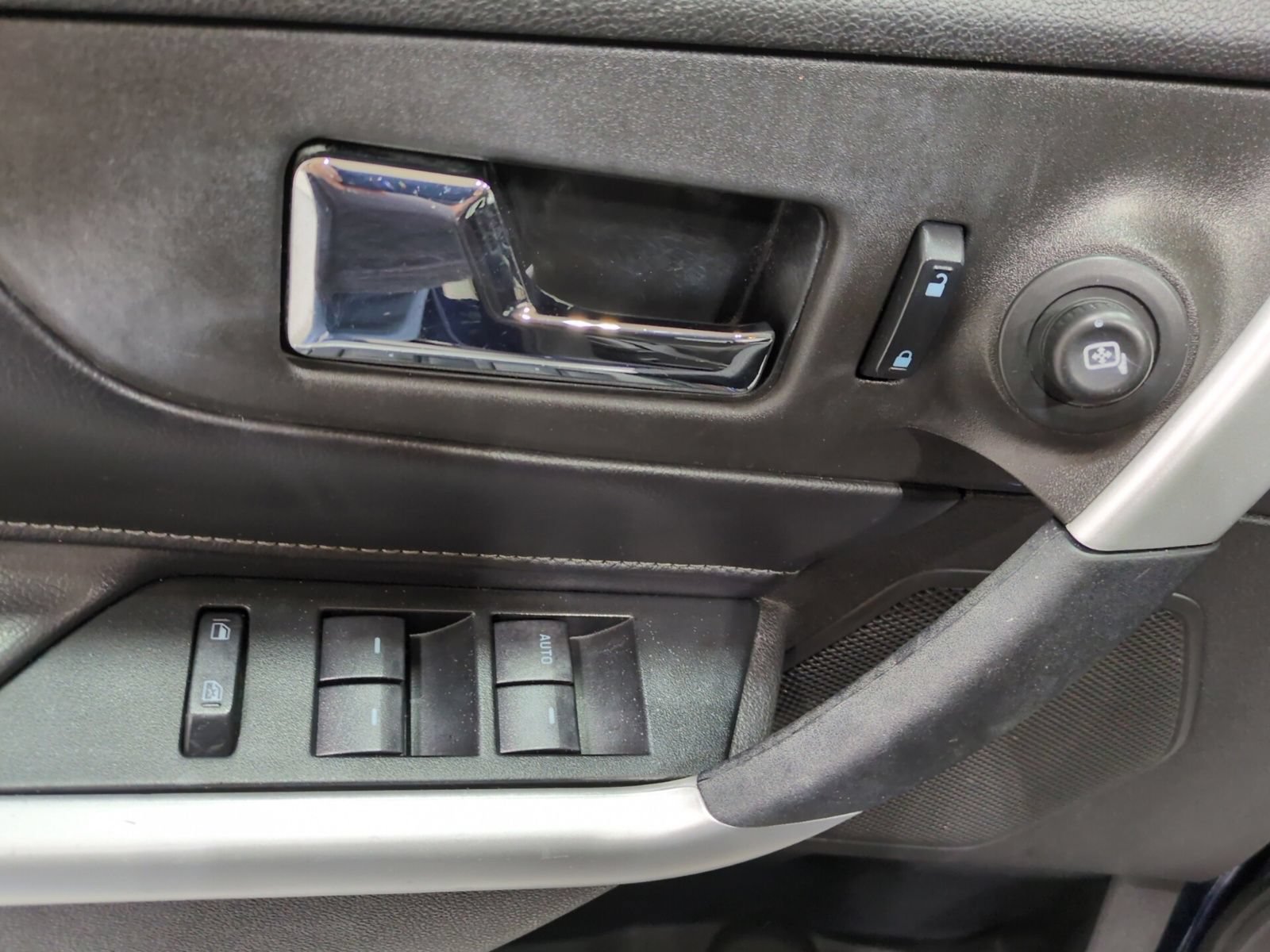 Used 2012 Ford Edge SE FWD image 16