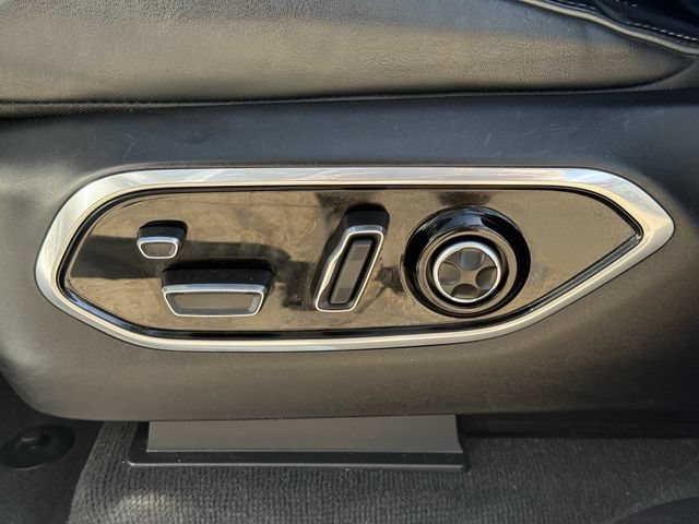 Used 2023 Jeep Grand Cherokee Overland w/ Luxury Tech Group IV RWD image 27