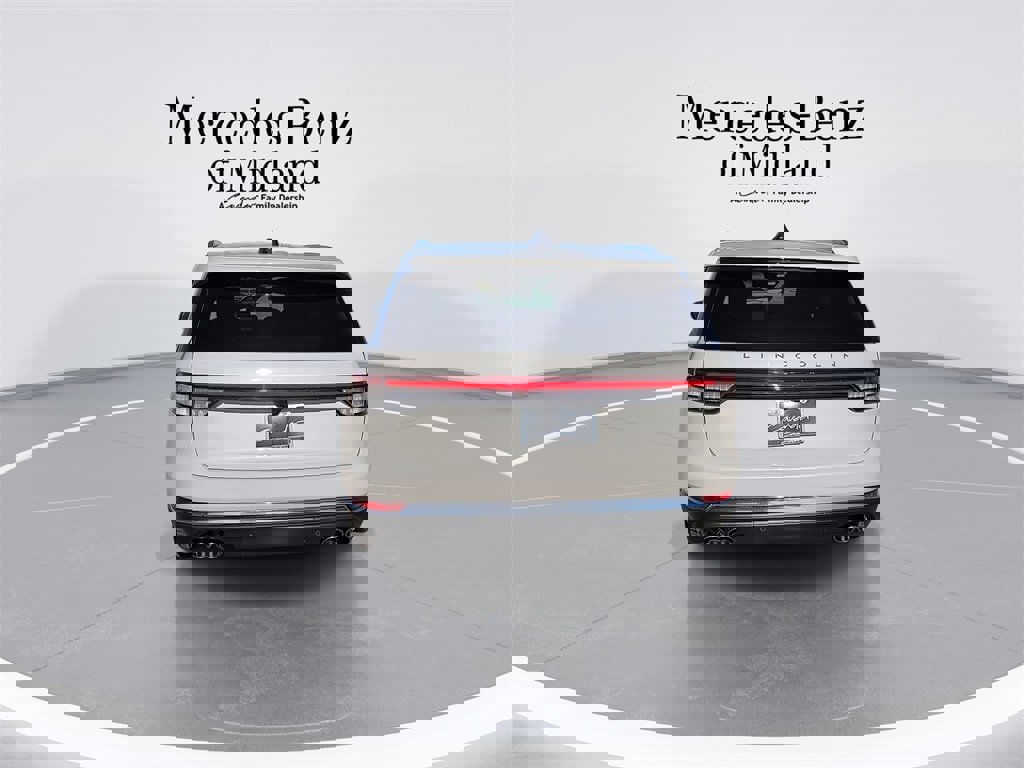 Used 2025 Lincoln Aviator Reserve w/ Equipment Group 201A image 7