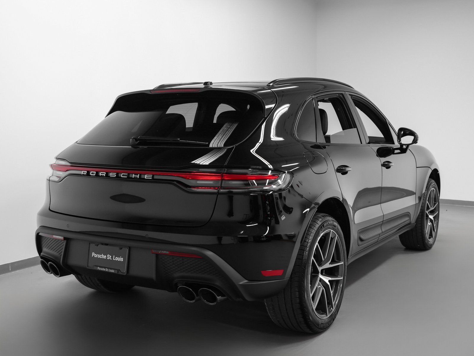 Certified 2026 Porsche Macan AWD/4WD image 12