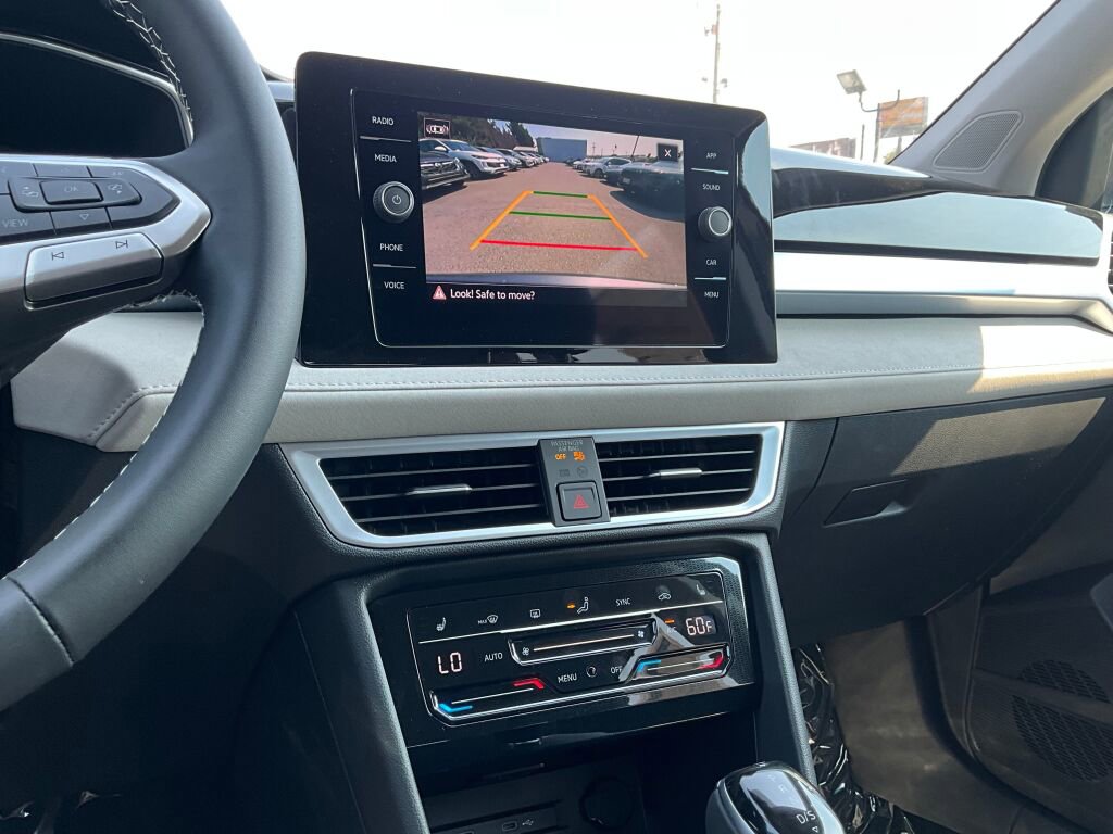 New 2025 Volkswagen Taos SE image 16