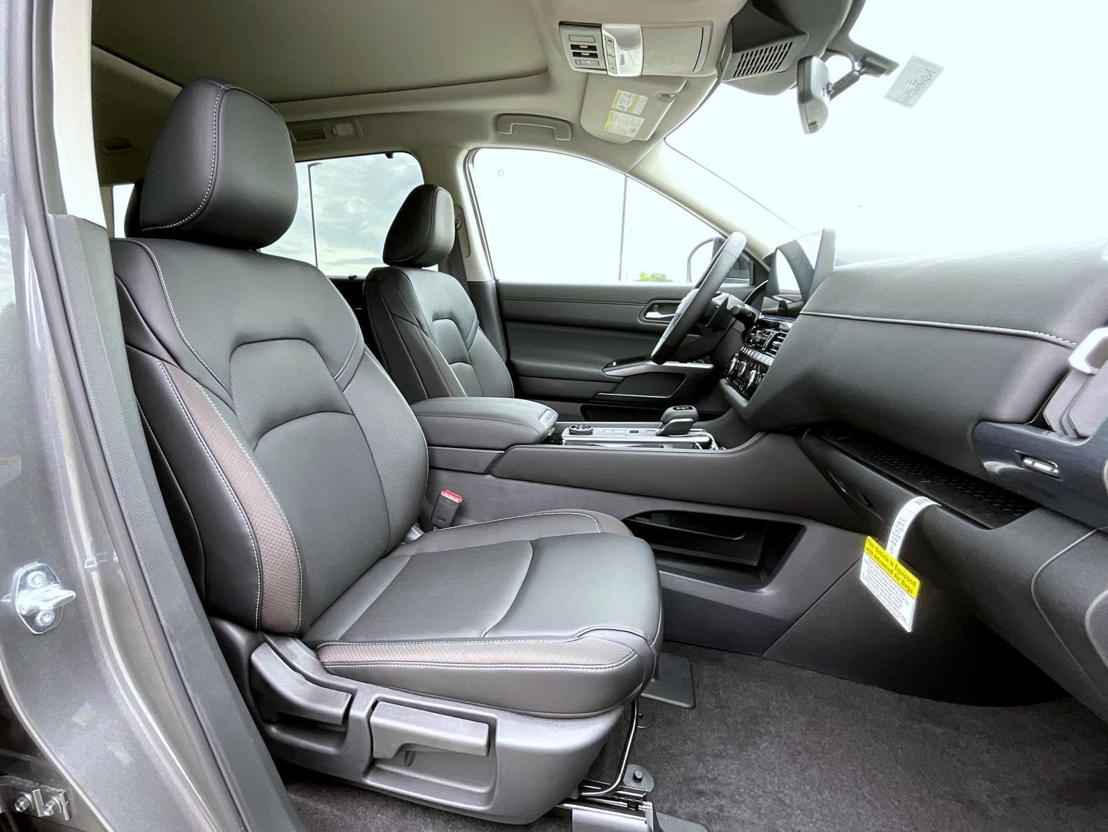 New 2026 Nissan Pathfinder SL w/ SL Premium Package AWD/4WD image 16